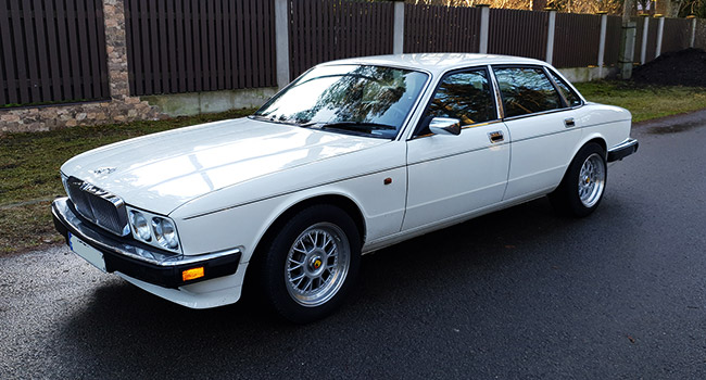 Riga airport transfer - Retro cars